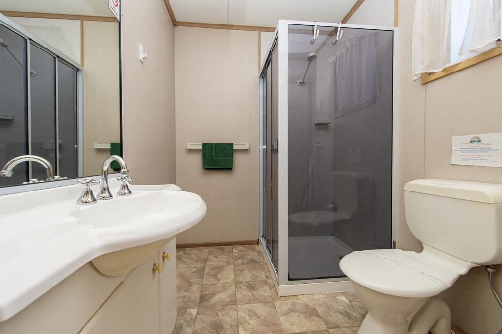 Rainbow Pines Tourist Caravan Park แอดามินาบี ภายนอก รูปภาพ