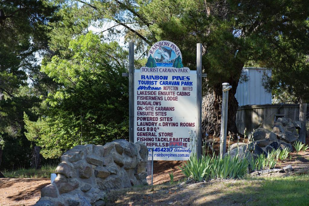 Rainbow Pines Tourist Caravan Park แอดามินาบี ภายนอก รูปภาพ