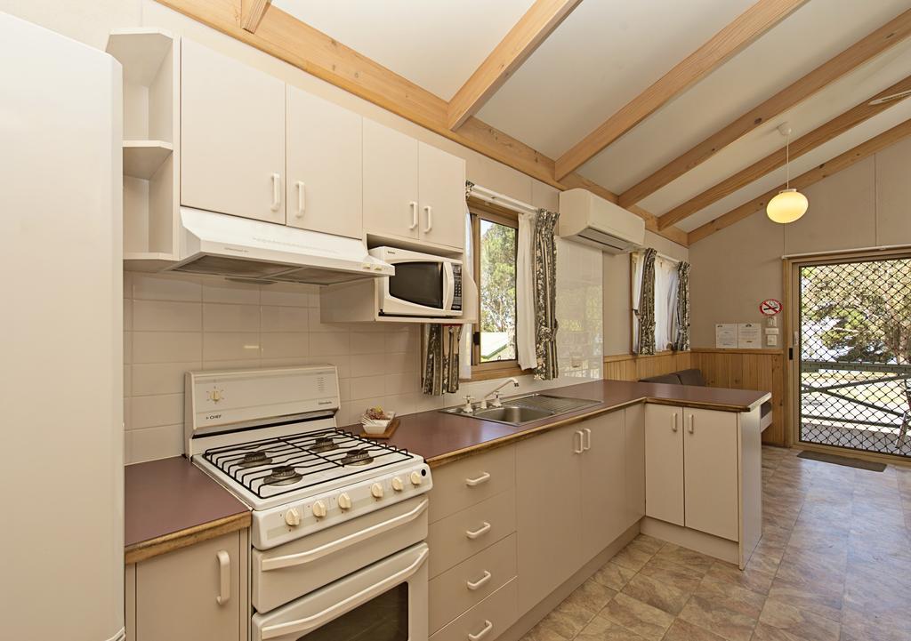 Rainbow Pines Tourist Caravan Park แอดามินาบี ภายนอก รูปภาพ
