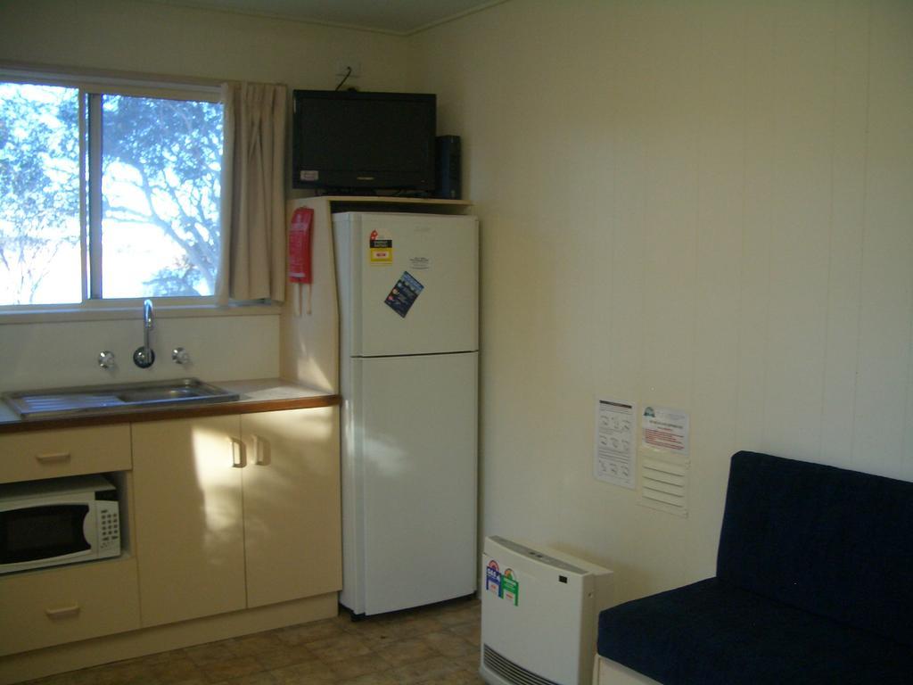 Rainbow Pines Tourist Caravan Park แอดามินาบี ภายนอก รูปภาพ