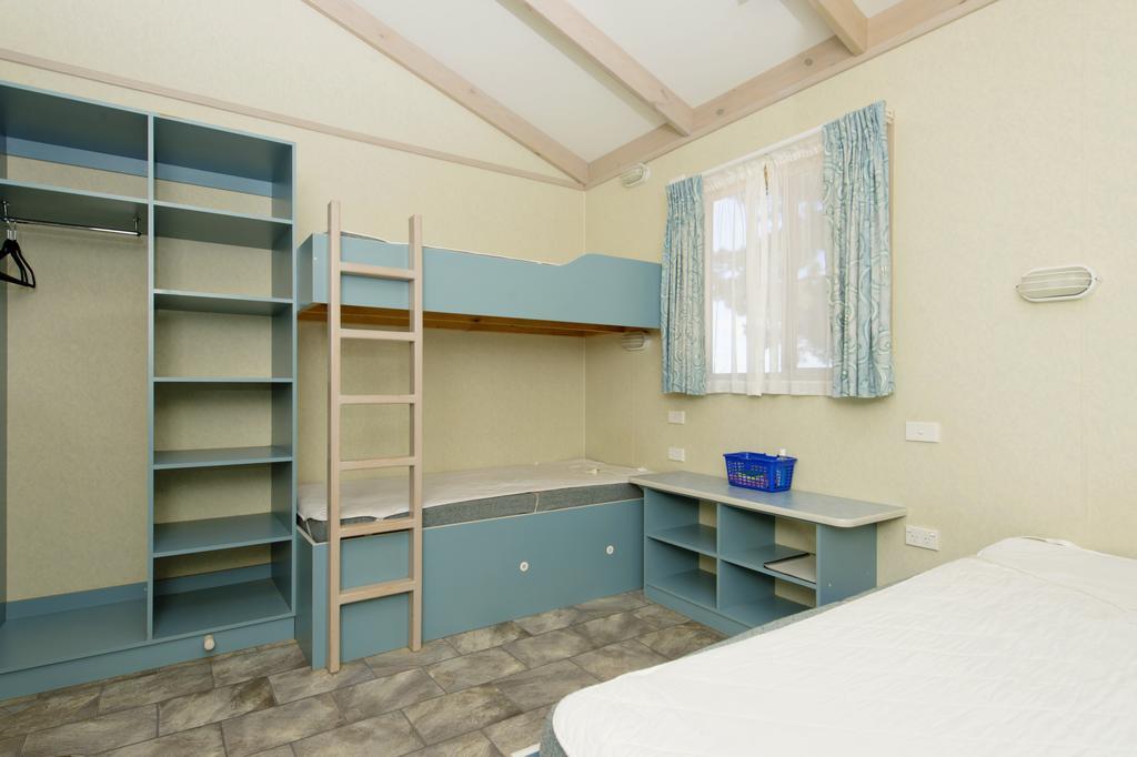Rainbow Pines Tourist Caravan Park แอดามินาบี ภายนอก รูปภาพ
