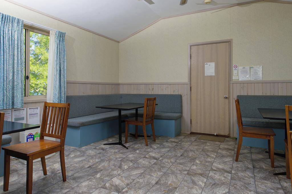 Rainbow Pines Tourist Caravan Park แอดามินาบี ภายนอก รูปภาพ